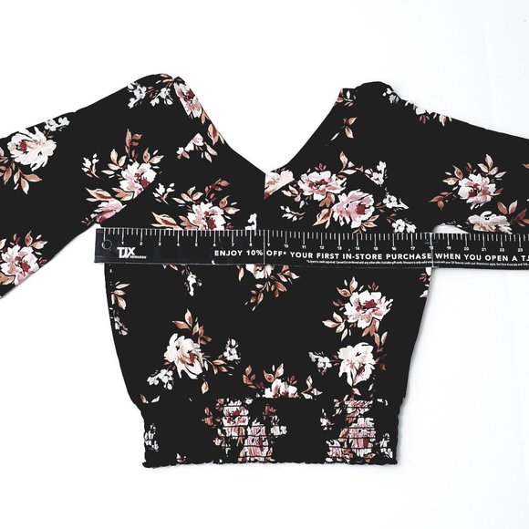 AMERICAN RAG Double V 3/4 Sleeve Top - Picture 4 of 5